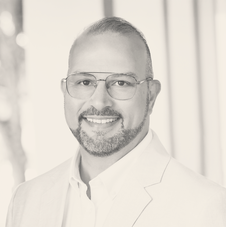 Portrait of Nestor Makarigakis, founder of Founder’s CMO™, a strategic advisor to growth-stage companies